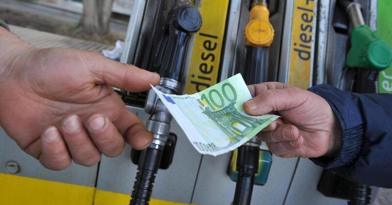 Caro-carburanti: lo stato incassa un miliardo in pi&ugrave;