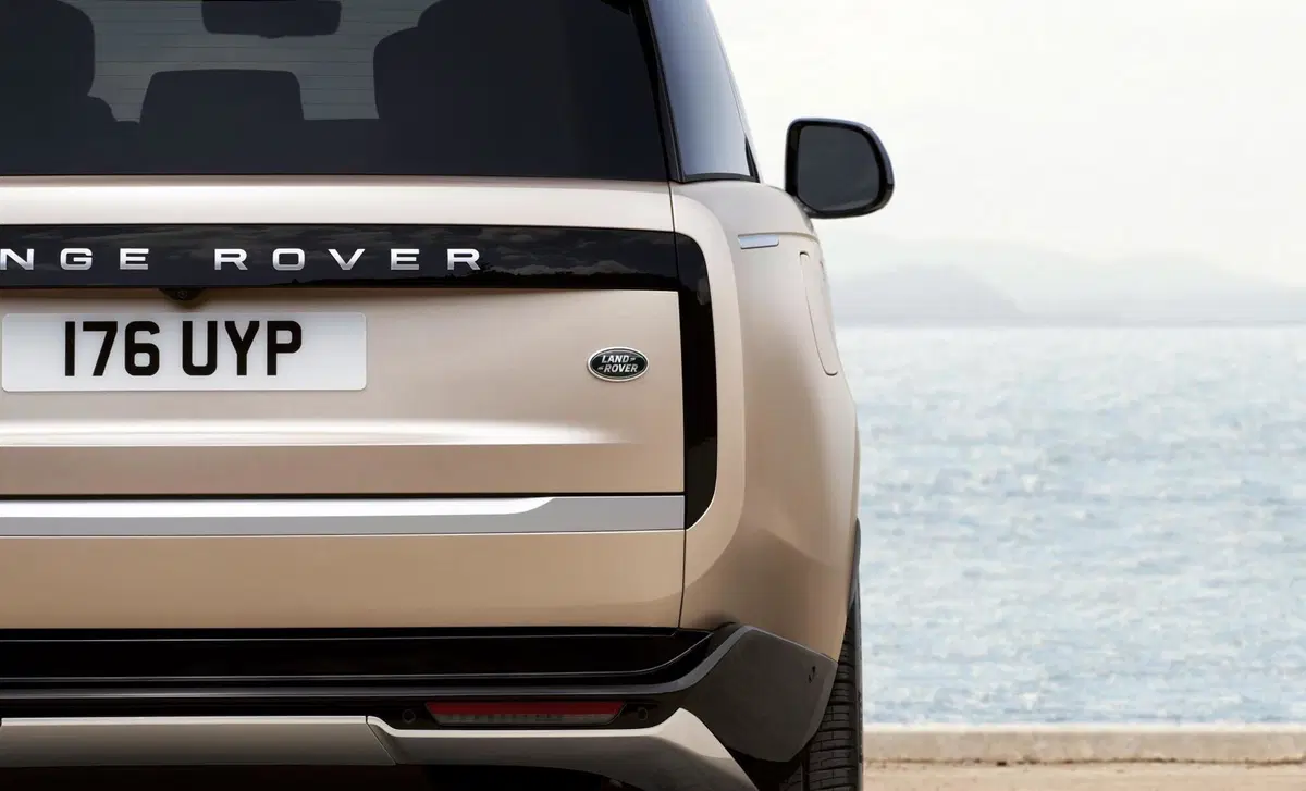 Land Rover Range Rover Lwb 3.0 i6 phev HSE awd 460cv auto (26)