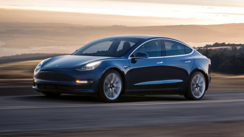 Tesla Model 3, cambia il nome della entry level della gamma