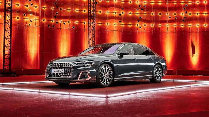Nuova Audi A8 Restyling 2022: stile evoluto, contenuti aggiornati e gamma ibrida