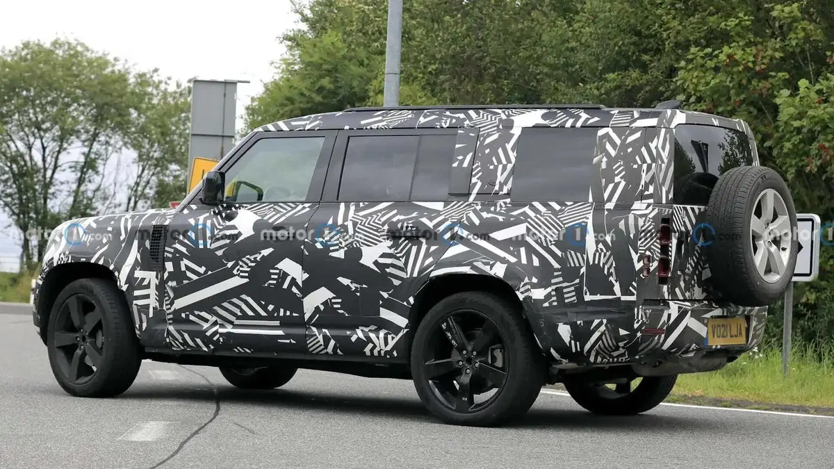 Land Rover Defender 130, in arrivo a fine 2022 (5)