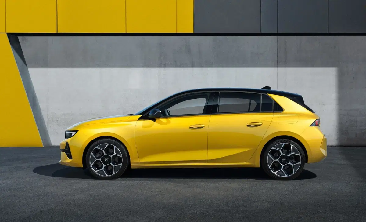 Opel Astra 1.2 t Edition s&s 130cv at8 (2)