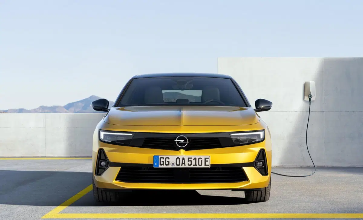 Opel Astra 1.2 t Edition s&s 130cv at8 (3)