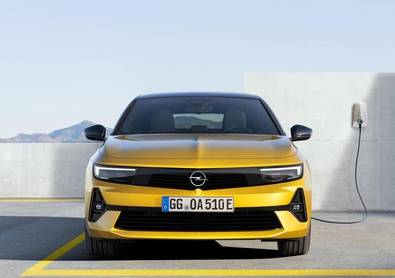 Opel Astra (2021-->>) (3)