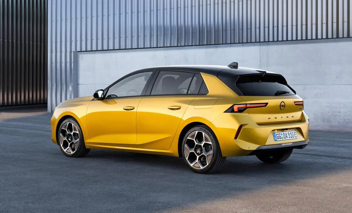 Opel Astra 1.2 t Edition s&s 130cv at8 (4)