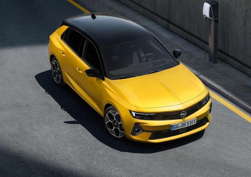 Opel Astra (2021-->>) (6)