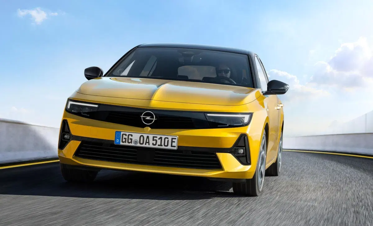 Opel Astra 1.2 t Edition s&s 130cv at8 (9)