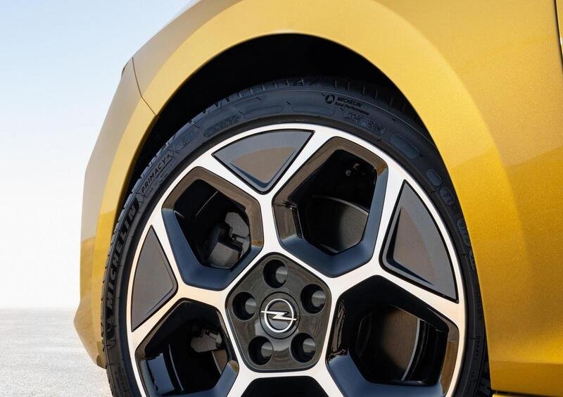 Opel Astra (2021-->>) (19)