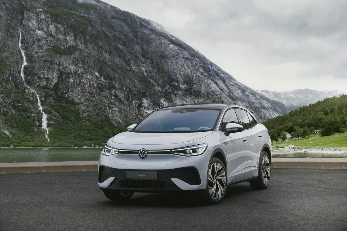 Volkswagen ID.5, svelato il primo SUV-coupé elettrico del marchio (12)