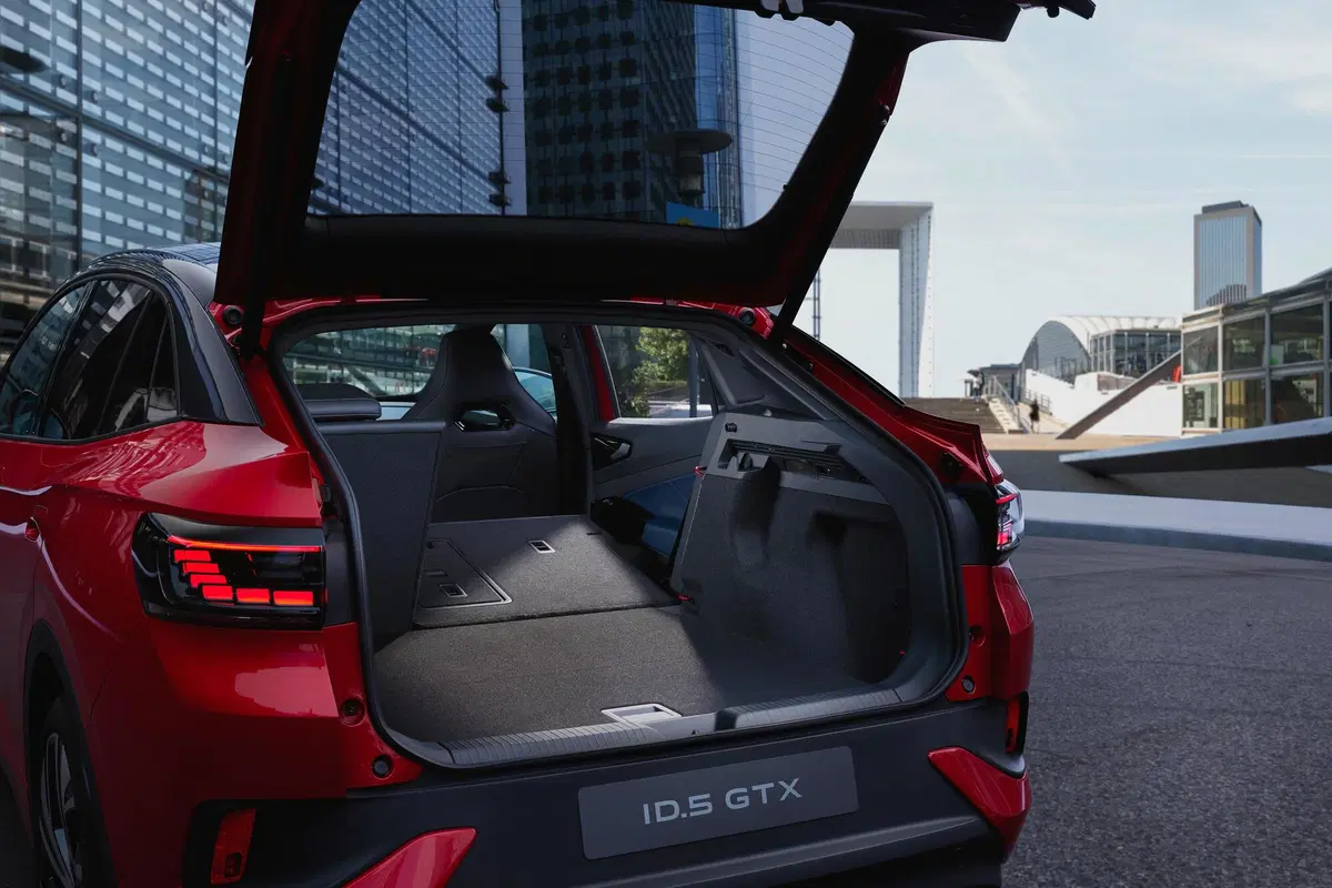 Volkswagen ID.5, svelato il primo SUV-coupé elettrico del marchio (15)