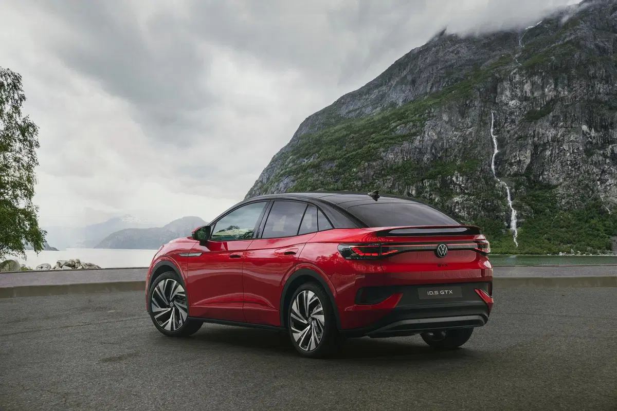 Volkswagen ID.5, svelato il primo SUV-coupé elettrico del marchio (16)