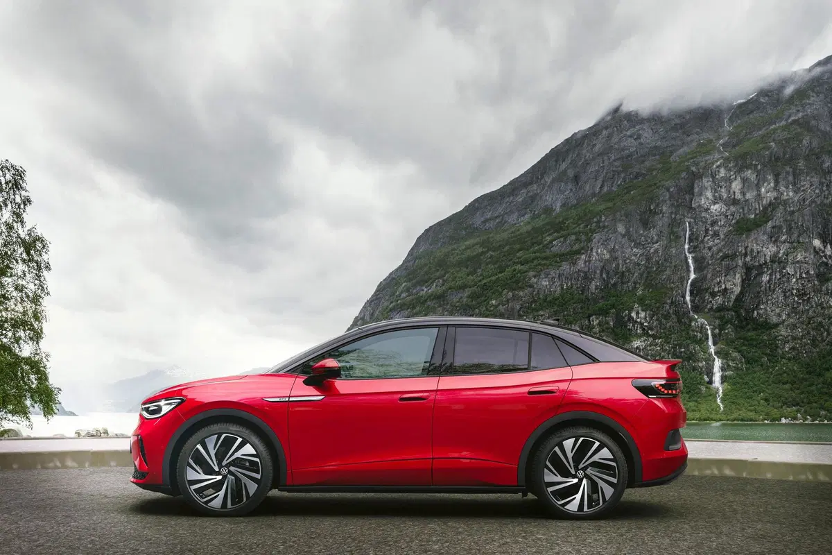 Volkswagen ID.5, svelato il primo SUV-coupé elettrico del marchio (25)
