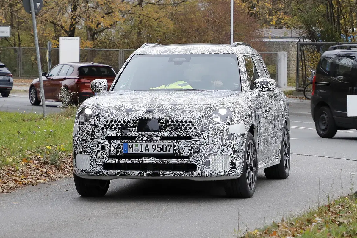 Mini Countryman S, le foto spia della nuova generazione (2)