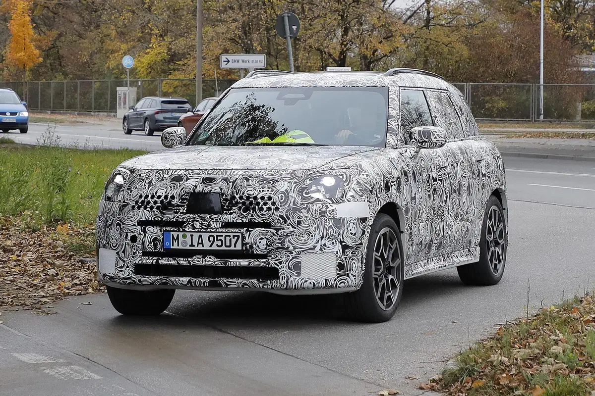 Mini Countryman S, le foto spia della nuova generazione (3)