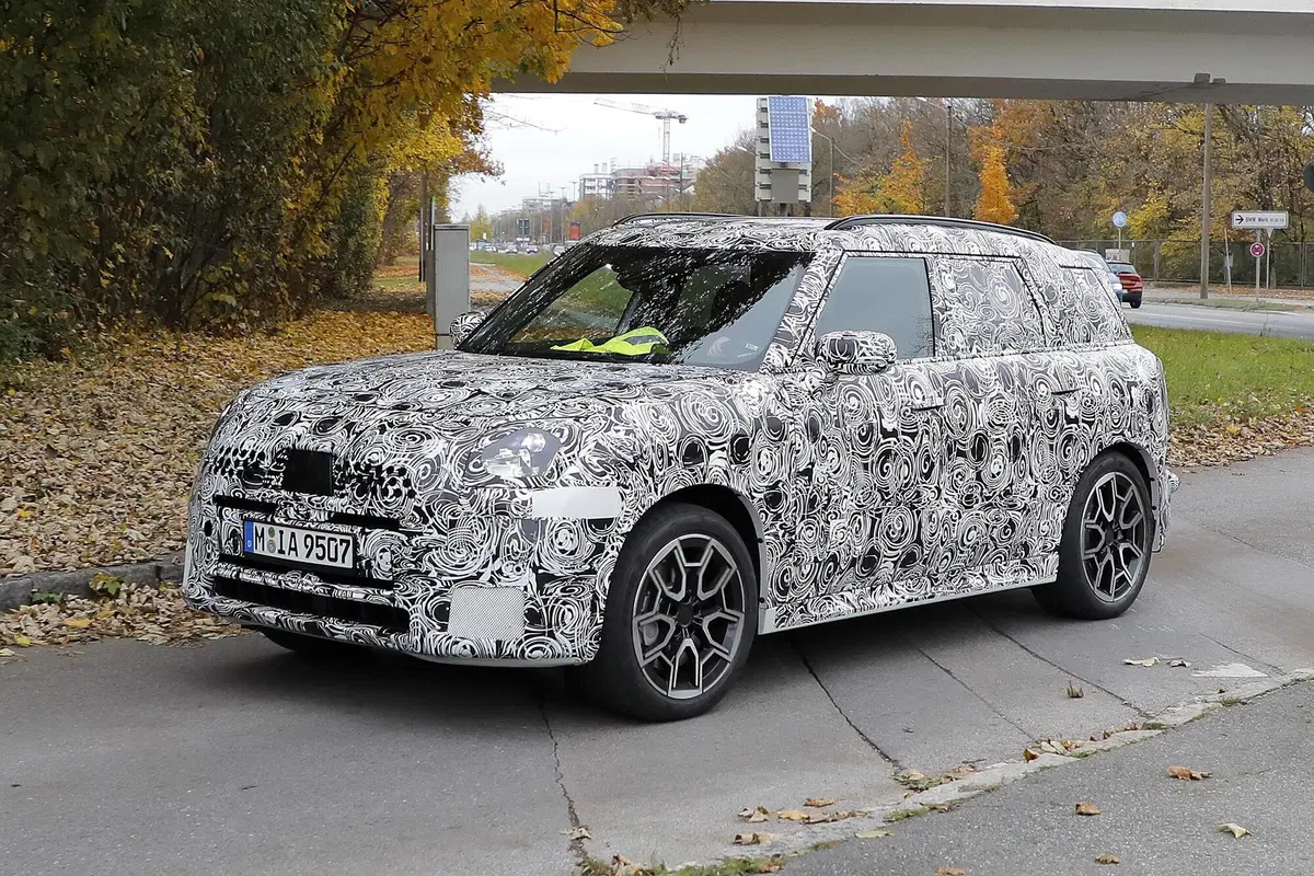 Mini Countryman S, le foto spia della nuova generazione (4)