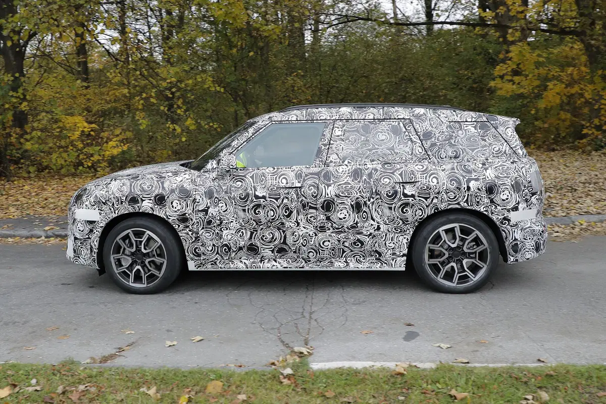 Mini Countryman S, le foto spia della nuova generazione (9)