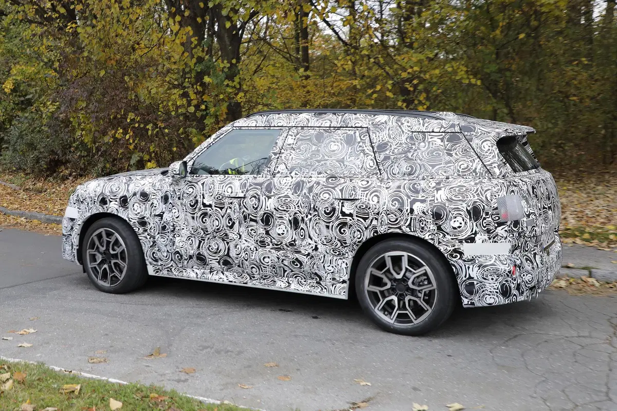 Mini Countryman S, le foto spia della nuova generazione (12)