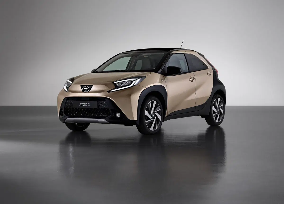 Ecco Toyota Aygo X, Grintosa amante dell'Europa con tetto in tela ma senza spina [no hybrid] (4)