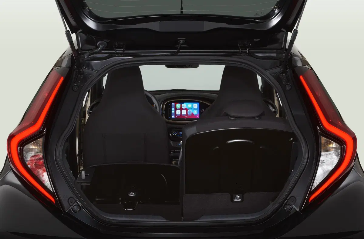 Ecco Toyota Aygo X, Grintosa amante dell'Europa con tetto in tela ma senza spina [no hybrid] (3)