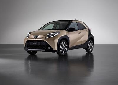 Listino prezzi Toyota Aygo X 2022, quanto si paga con promo la rivale Panda Cross? Da 13.000 &euro;