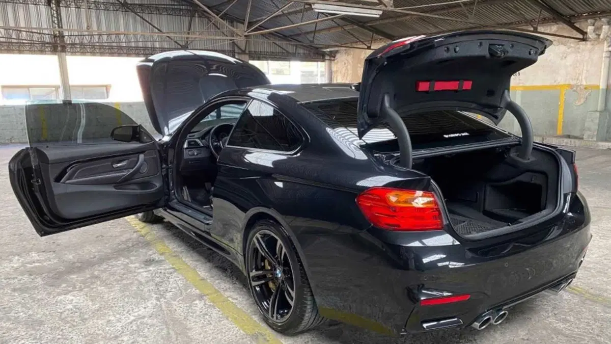 All'asta la BMW M4 di Diego Armando Maradona (7)