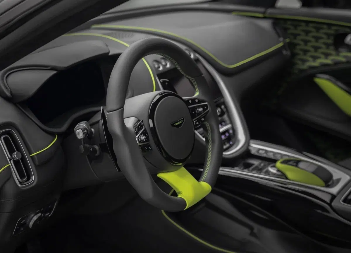 Aston Martin DBX by Mansory, il Super SUV britannico come non l’avete mai visto (12)