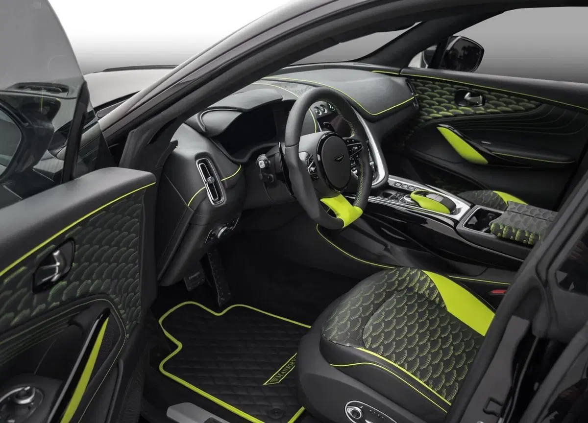 Aston Martin DBX by Mansory, il Super SUV britannico come non l’avete mai visto (15)
