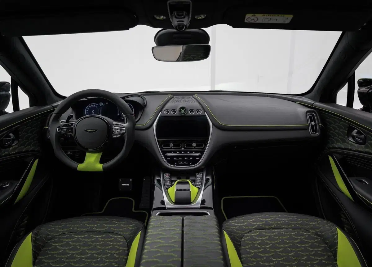 Aston Martin DBX by Mansory, il Super SUV britannico come non l’avete mai visto (14)