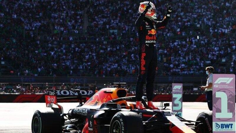 F1, GP Messico 2021: Verstappen sfrutta l&#039;errore di Bottas e allunga nel mondiale