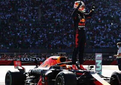 F1, GP Messico 2021: Verstappen sfrutta l'errore di Bottas e allunga nel mondiale