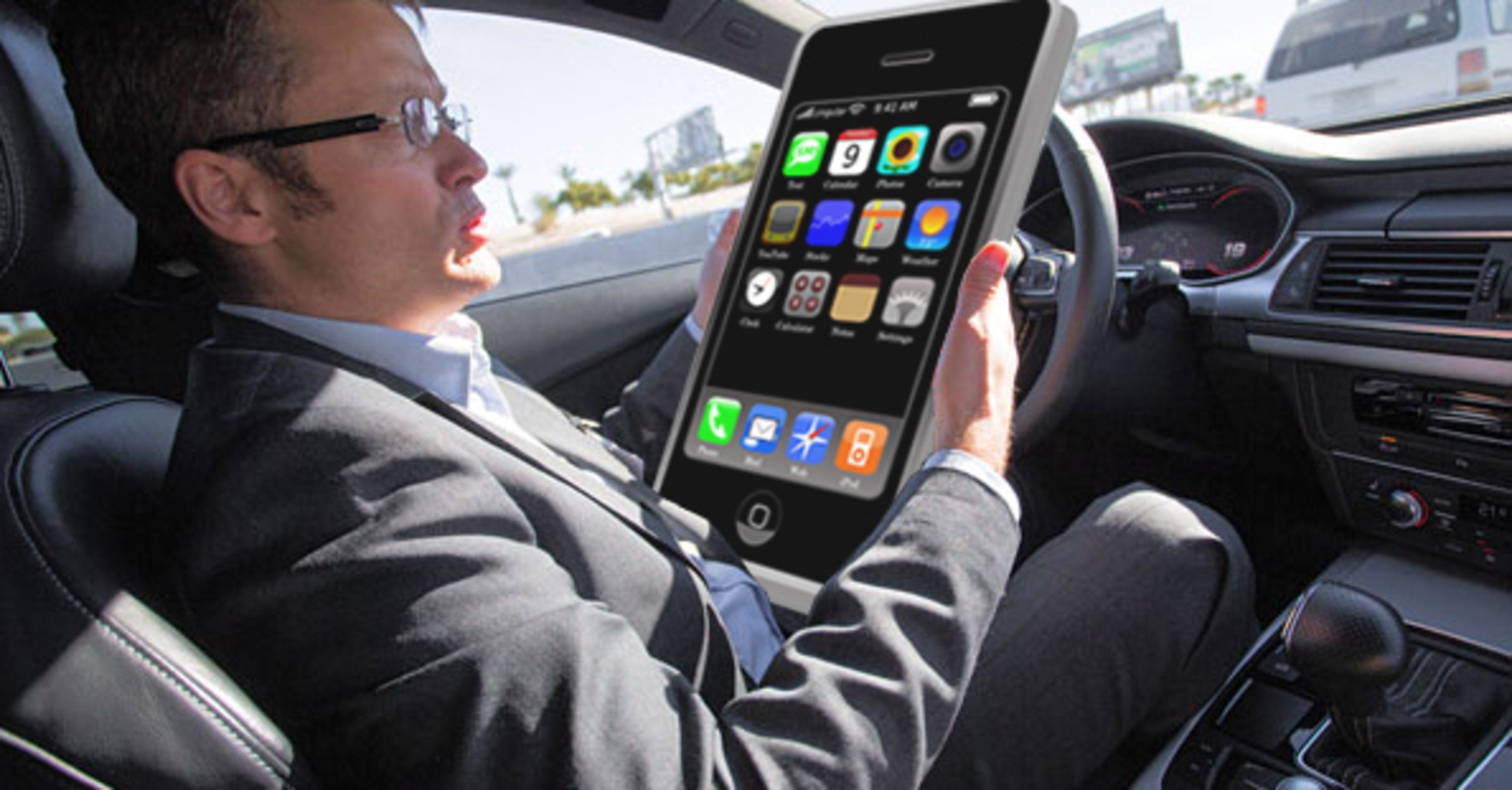 Nuove sanzioni e multe per guida usando il telefonino: ecco gli importi per chi viene beccato con smartphone in mano