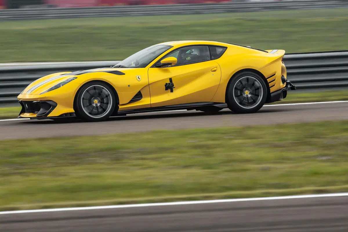 Ferrari 812 COMPETIZIONE | Sarebbe il TOP anche per ENZO... (6)