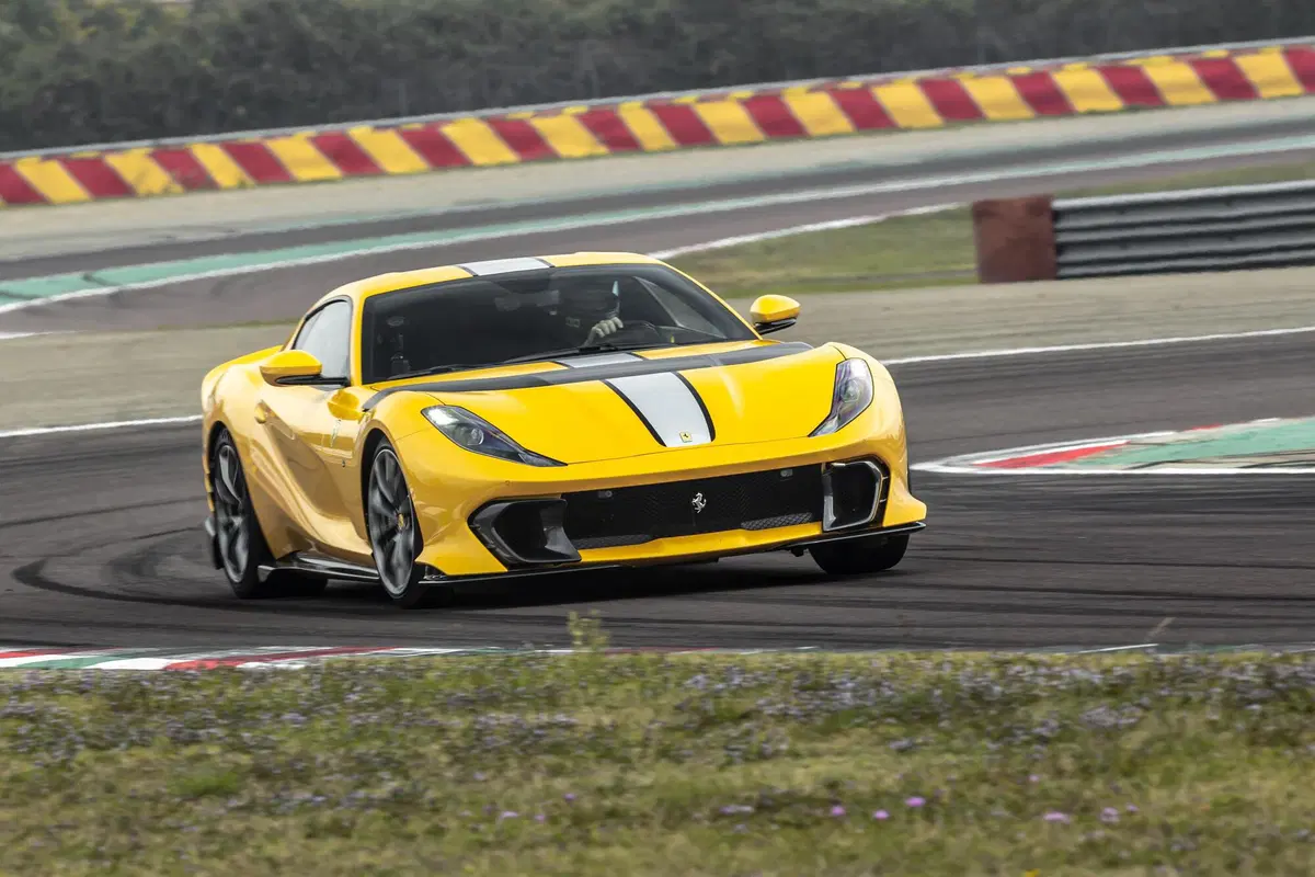Ferrari 812 COMPETIZIONE | Sarebbe il TOP anche per ENZO... (5)
