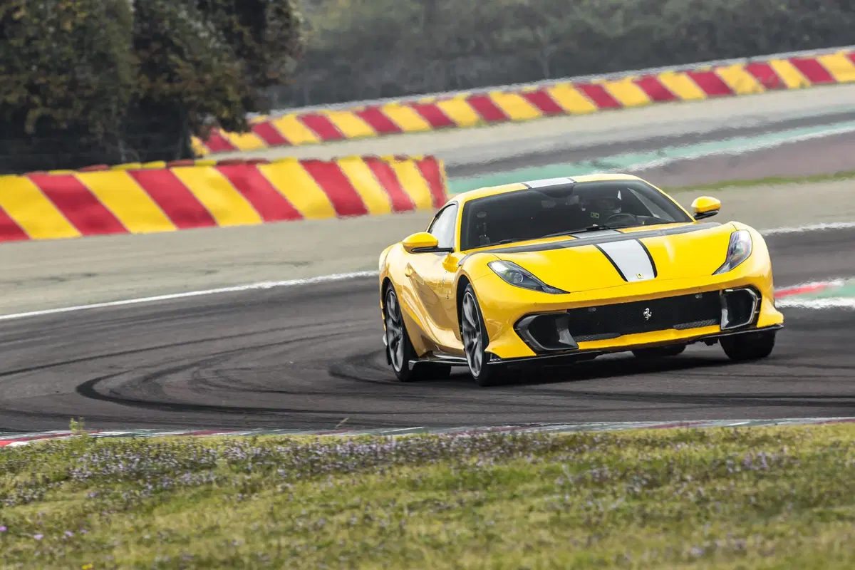 Ferrari 812 COMPETIZIONE | Sarebbe il TOP anche per ENZO... (3)