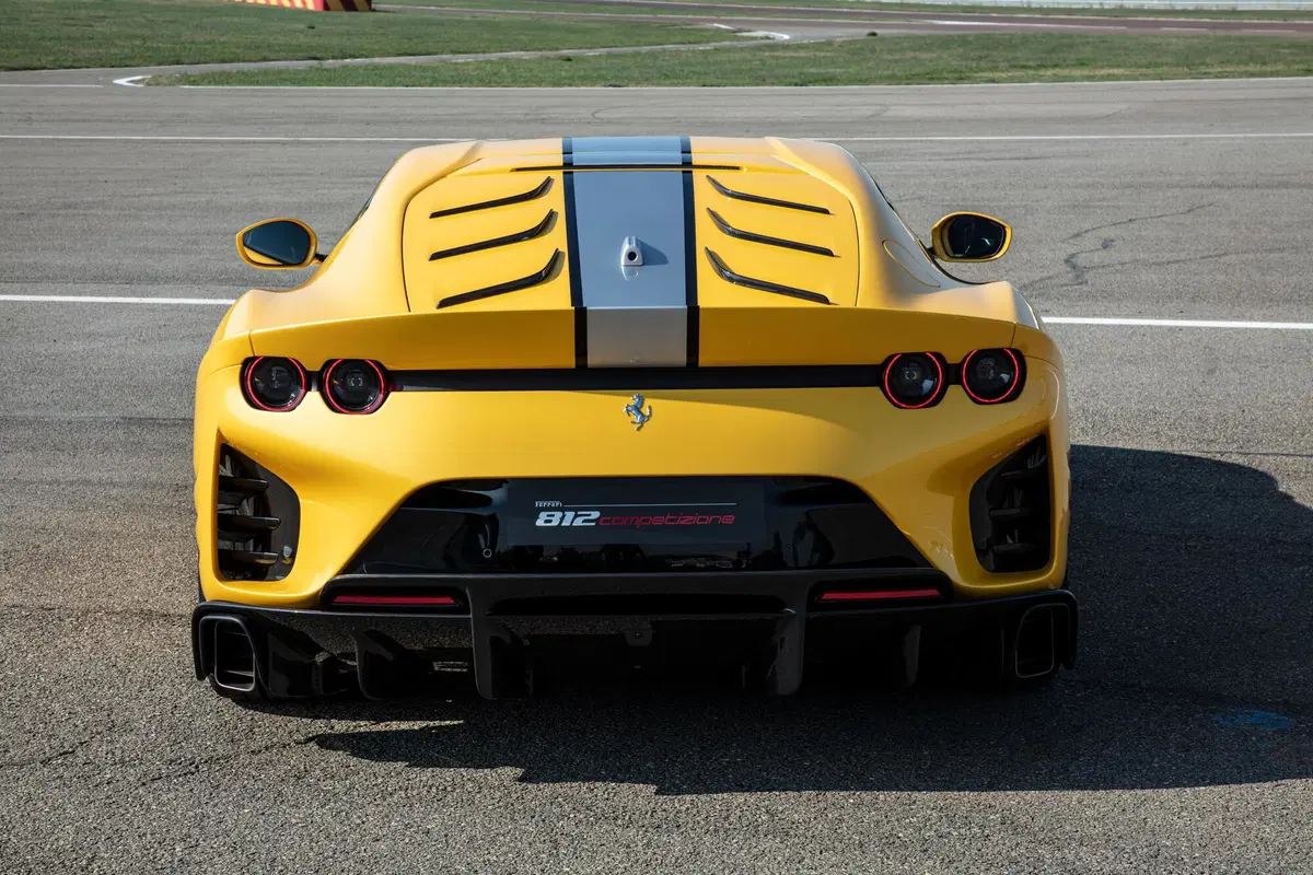 Ferrari 812 COMPETIZIONE | Sarebbe il TOP anche per ENZO... (9)