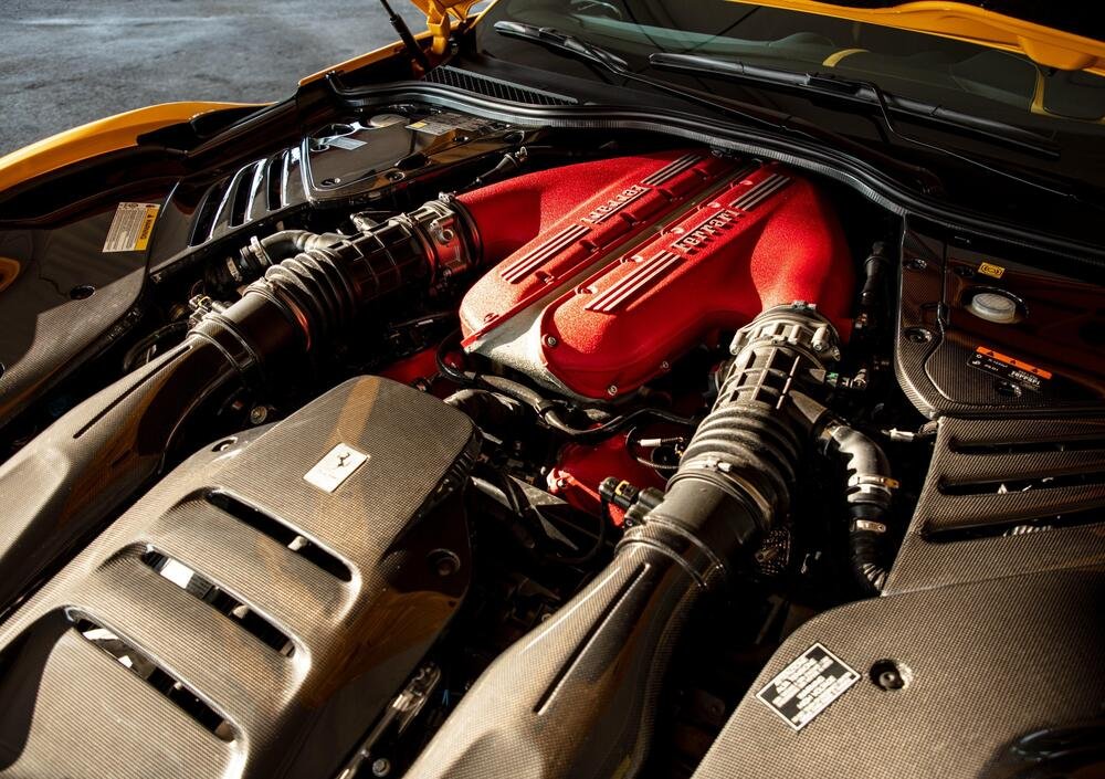 Il motore V12 a v65&deg;: 830 CV a 9.250 giri/min
