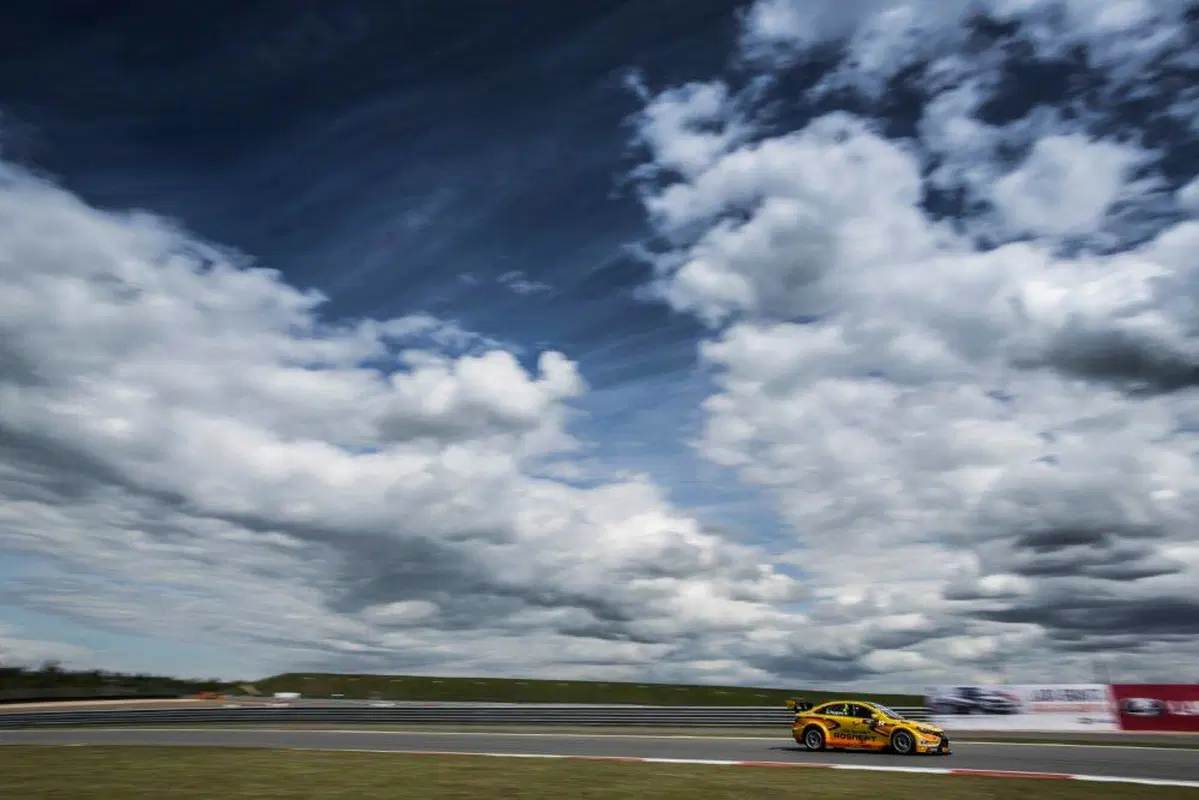 WTCC 2016, qualifiche Russia: 