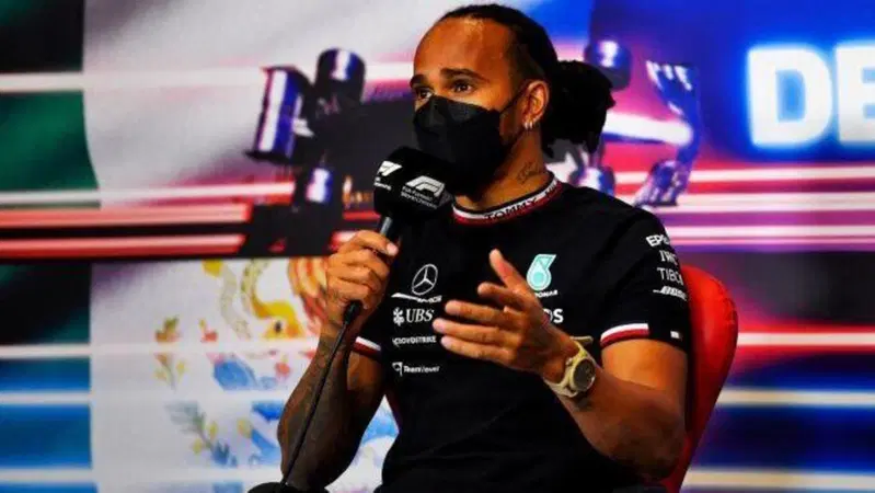 F1, Hamilton: "Non abbiamo ancora deciso di sostituire la power unit"