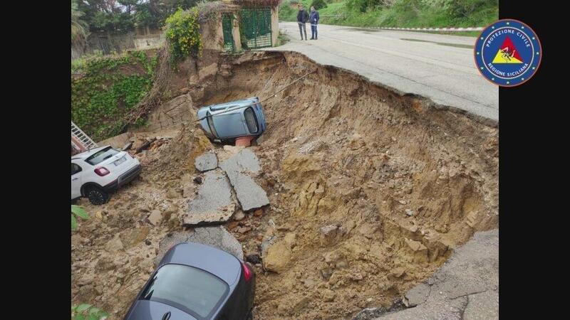 Maltempo in Sicilia: voragine inghiotte auto a Sciacca