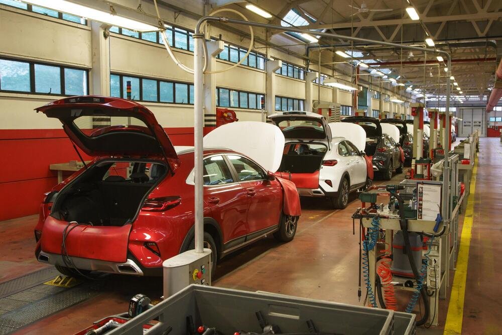 Le vetture Kia arrivano dalla fabbrica direttamente in Piemonte per avere il gas di primo impianto