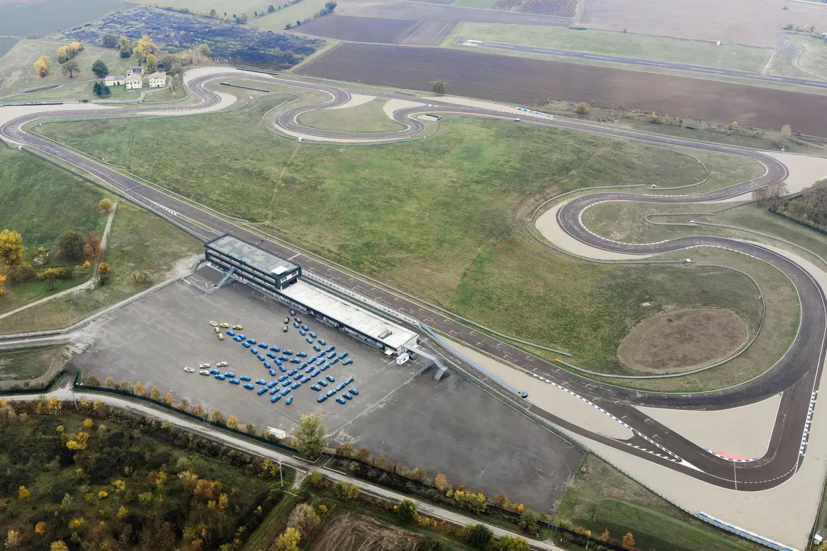 Maserati, 80 Grecale compongono il Tridente a Milano (3)