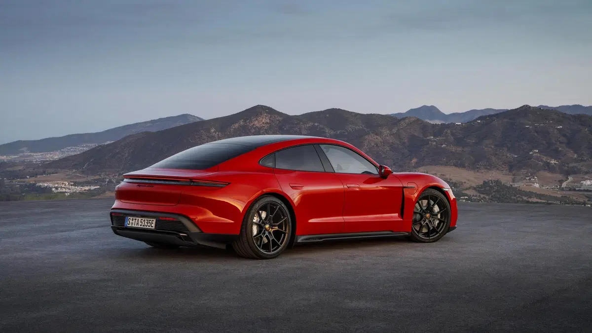Porsche Taycan GTS e GTS Sport Turismo, debutto a Los Angeles (4)