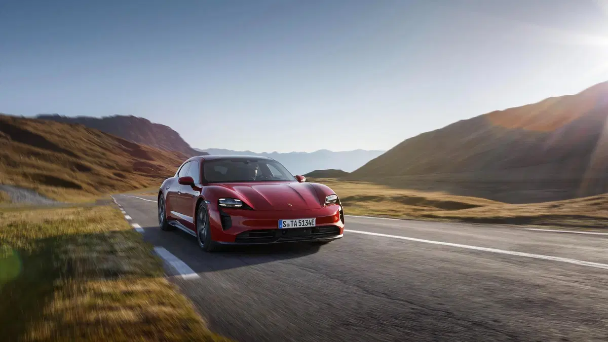 Porsche Taycan GTS e GTS Sport Turismo, debutto a Los Angeles (8)