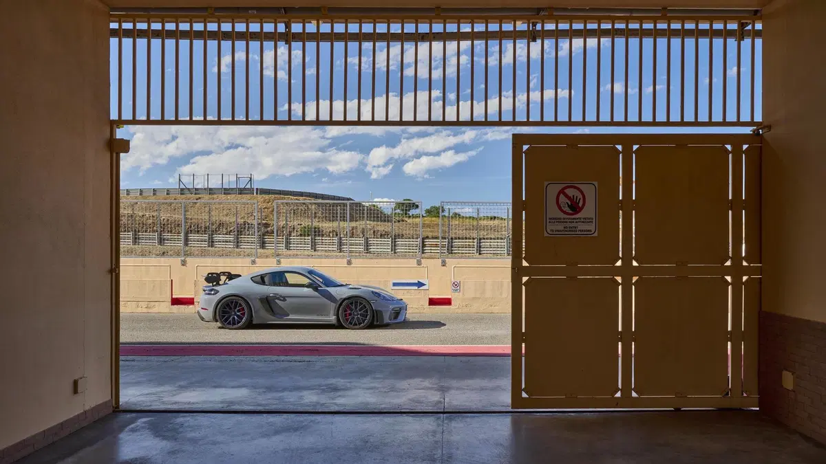 Porsche 718 Cayman GT4 RS, nata per la pista (6)