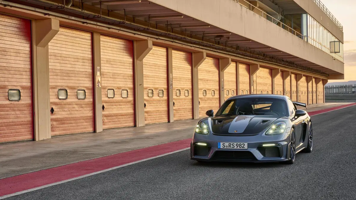 Porsche 718 Cayman GT4 RS, nata per la pista (8)