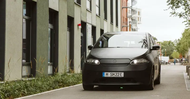 Auto a energia solare, Crescono finanziamenti e prospettive dell'elettrica no BEV