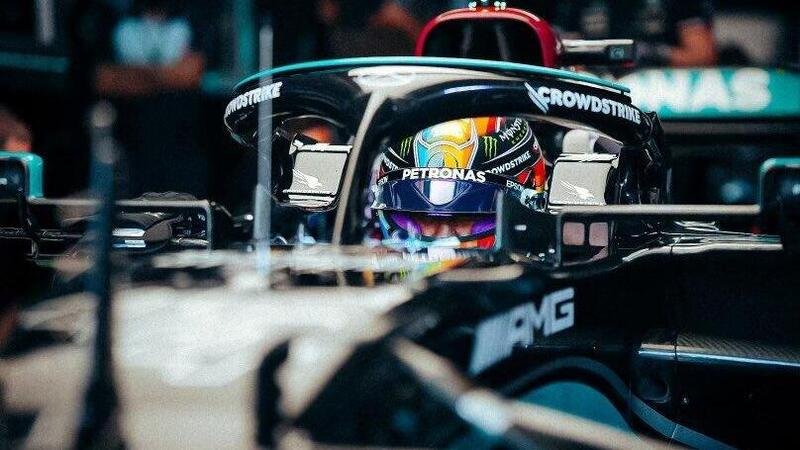 F1, casco arcobaleno per Lewis Hamilton in Qatar