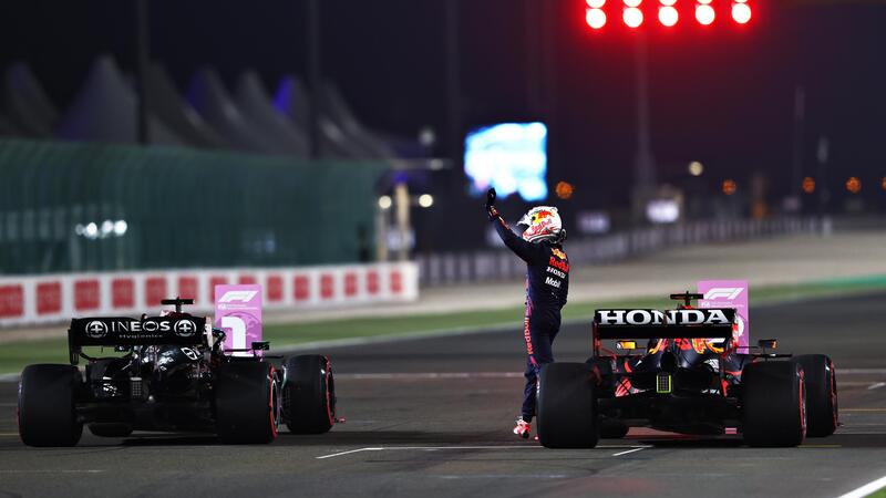 F1, per un pugno di giri (veloci): &egrave; questo il destino della lotta tra Hamilton e Verstappen?