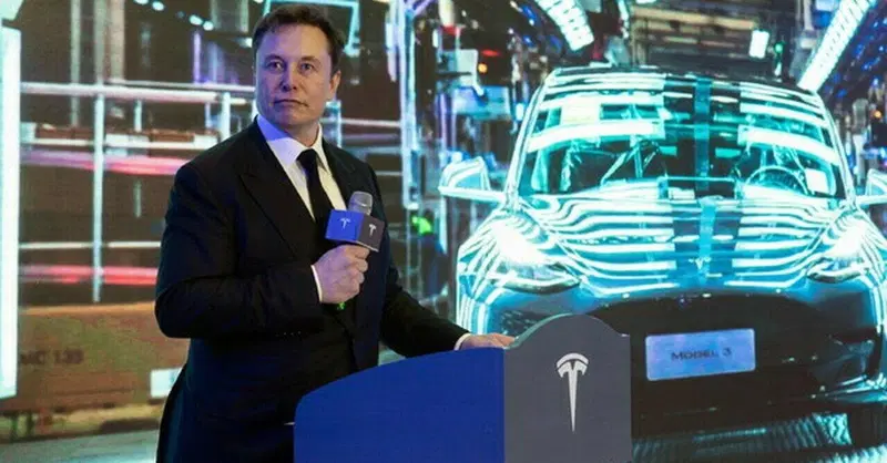 L&rsquo;App Tesla si blocca: decine di persone non possono pi&ugrave; avviare l'auto