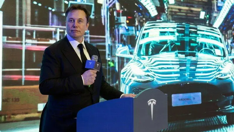 L&rsquo;App Tesla si blocca: decine di persone non possono pi&ugrave; avviare l'auto